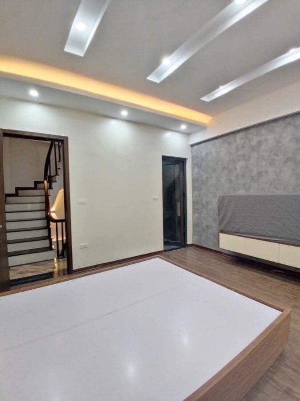 Ảnh của Bán gấp nhà sát ngã tư sở, phố khương trung, quận thanh xuân, 33m, 4 tầng, mặt tiền 3,5m. nở hậu, giá nhỉnh hơn 3 tỷ.