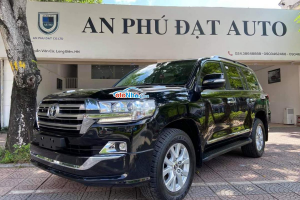 Ảnh của Toyota Land Cruiser 2016 body Trung Đông model 2017