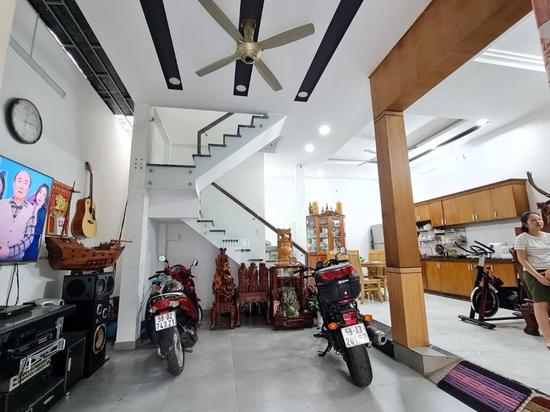 Ảnh của Nhà rộng 2 tầng đỗ nhuận. cạnh aeon mall. dt: 7,5x10m. 6,2 tỷ