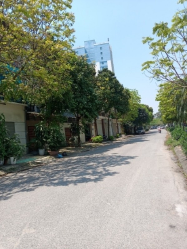 Ảnh của Bán biệt thự 4 mặt đường Lưu Khánh Đàm, kđt Việt Hưng, diện tích 190m2 nhà 4 tầng đẹp