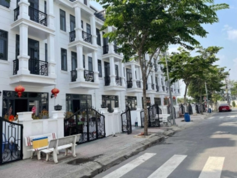 Ảnh của Chính chủ bán nhà liền kề ngay mặt tiền đường Tân Phước Khánh 32, đầy đủ tiện nghi, sổ hồng chính chủ