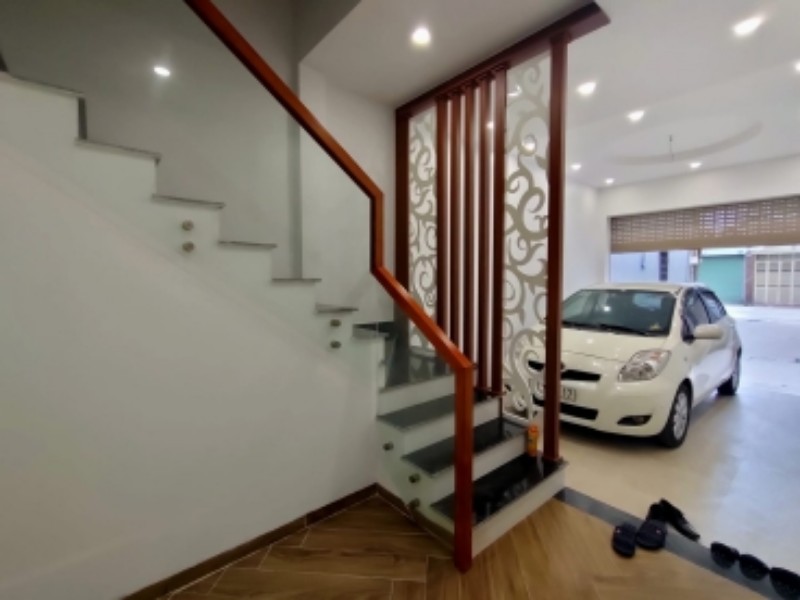 Picture of Bán nhà đường Ngọc Thụy, Long Biên 46m2x5T gara ô tô, phân lô, ô tô tránh 6,5 tỷ