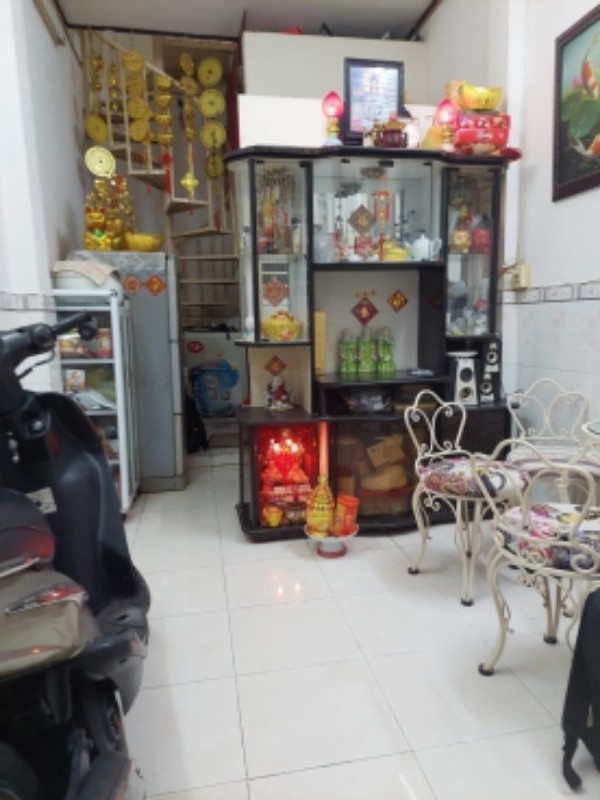 Ảnh của Bán gấp nhà sát đường Lạc Long Quân giá chỉ nhỉnh 2 tỷ