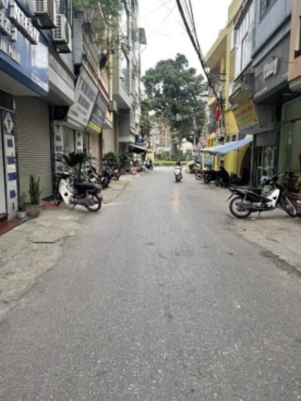 Picture of Bán Nhà Lạc Long Quân, Nhà Đẹp. Ngõ Thông, Rông, Thoáng. Lô Góc 3 mặt Thoáng, 42m2. 7,1 tỷ