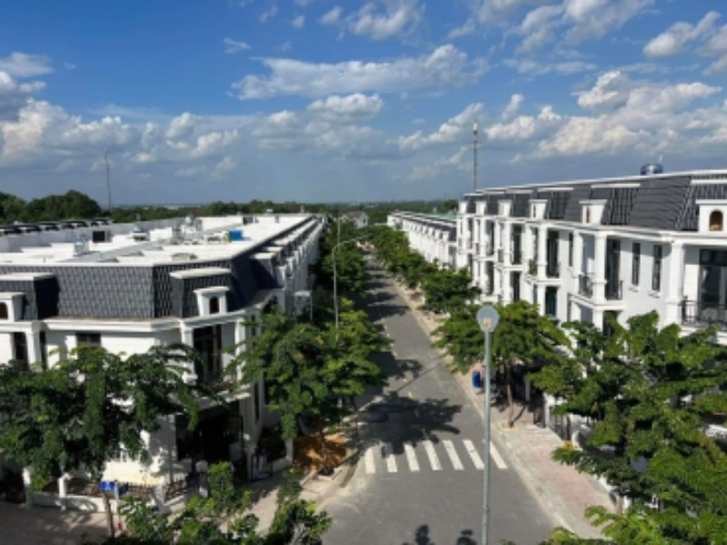 Ảnh của Cần bán nhà 1 trệt 1 lầu đã hoàn thiện , ngay chợ Tân Phước Khánh, giá 2,4 tỷ( thương lượng)